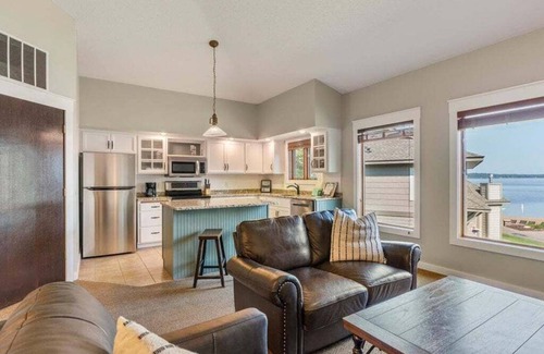 Nisswa Condo | Relaxing Gull Lake Waterside Retreat with Boat Rentals | Nisswa, MN