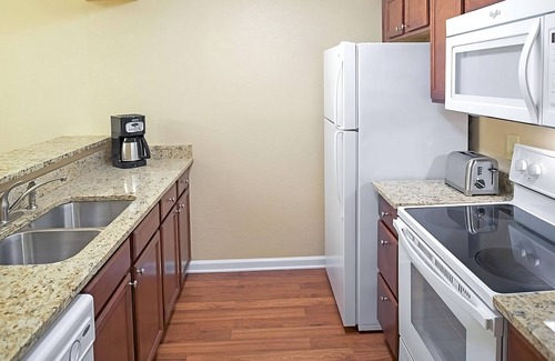 Berkeley Hotel | Relaxing Hideaway! w/Onsite Swimming Pools, Sports Courts, Free Parking!