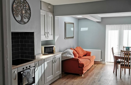 Lower Wick House | Relaxing home close to Worcester City Centre. Ideal for short or long stays