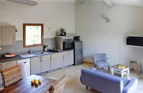 Malaucene Apartment | Relaxing Home Near Pool in Malaucène