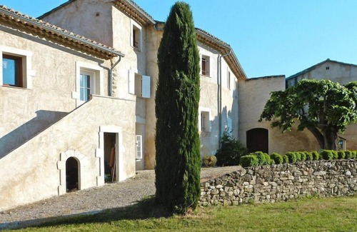 Malaucene Apartment | Relaxing Home Near Pool in Malaucène