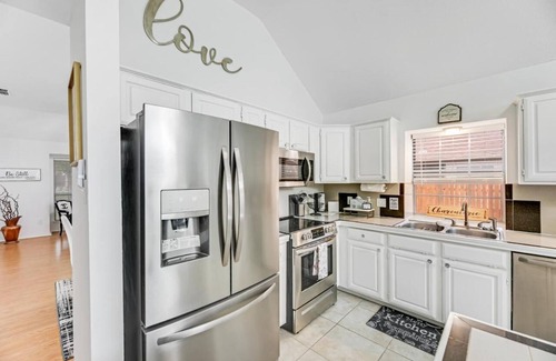 Watauga Villa | Relaxing Home, sleeps 6 adults n3/2 Keller Watauga TX 76148