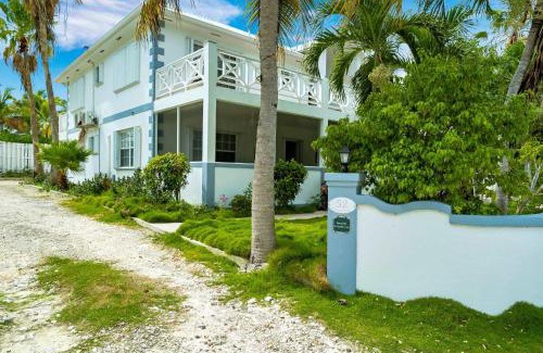 Grace Bay House | Relaxing Island Retreat Steps to Grace Bay Beach