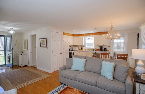 West Tisbury Cottage | Relaxing Island Retreat, Cozy Cottage, Lamberts Cove Beach Access!