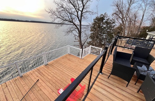 Scugog Cottage | Relaxing Lake Scugog Cottage – Stunning Sunsets, Great Fishing place!