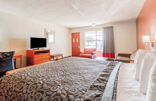 Vernon Hotel | Relaxing Large Room with King Bed & Modern Extras for Travelers’ Comfort