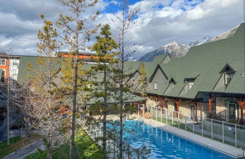Canmore Ski Chalet | Relaxing Mountain Getaway at Mystic Springs