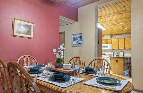 Mosinee House | Relaxing nature getaway with all the amenities