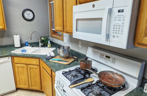 Mosinee House | Relaxing nature getaway with all the amenities