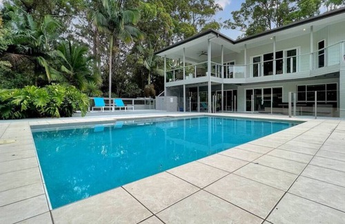 Buderim House | Relaxing oasis ideal for groups. Pool, AC, Wi-Fi