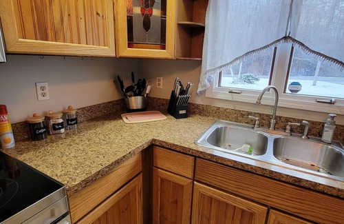 West Henrietta House | Relaxing Pool & Hot Tub House near RIT Inn