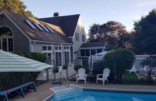 Haversham House | Relaxing private poolside retreat 5 minutes from the beach!