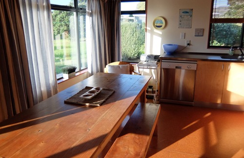 Matarangi House | Relaxing Reserve Retreat