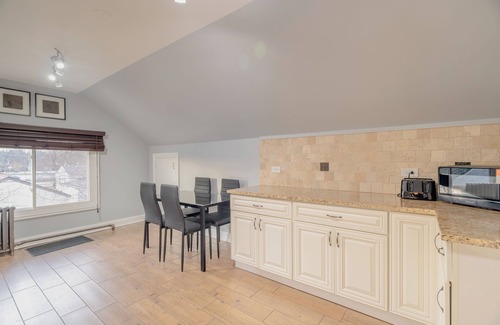 Lombard House | Relaxing Retreat in the Heart of Lombard + Laundry