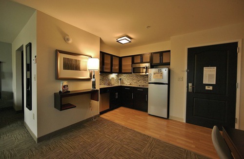 Liverpool Apartment | Relaxing Retreat! Studio Suite in Liverpool | Fitness Center + Free Breakfast