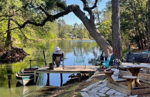 La Grange Cabin | Relaxing, Rustic Cabin on the Lake