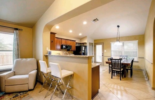 Austin House | ~Relaxing South Austin Retreat w/Pool 4BR/2BA~