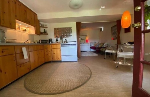 New Paltz Apartment | Relaxing Spa Retreat, Outdoor Hot Tub & Sauna, Gorgeous View, Walk to Village