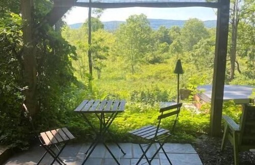 New Paltz Apartment | Relaxing Spa Retreat, Outdoor Hot Tub & Sauna, Gorgeous View, Walk to Village