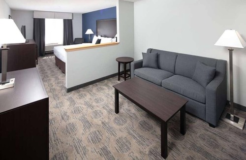 Sequim Hotel | Relaxing Stay at Red Lion Inn & Suites Sequim, Minutes from Sequim State Park!