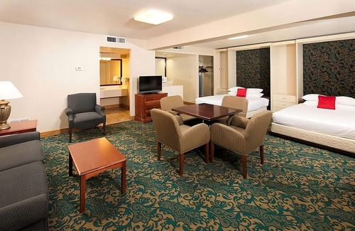 St. George Hotel | Relaxing Stay at Red Lion Hotel St. George! Free breakfast, Pool, Restaurant!