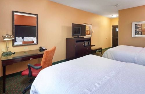Waco Hotel | Relaxing Stay, Easy Access to I-35! Free Parking & Breakfast | 2 Units, Pool!