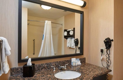 Waco Hotel | Relaxing Stay, Easy Access to I-35! Free Parking & Breakfast | 2 Units, Pool!
