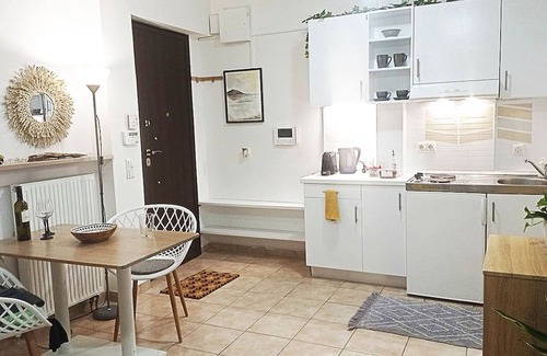 Kifisia Apartment | Relaxing Studio Apt 1 min to Highway Parking