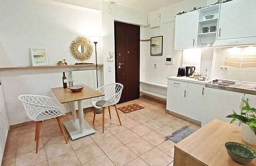 Kifisia Apartment | Relaxing Studio Apt 1 min to Highway Parking