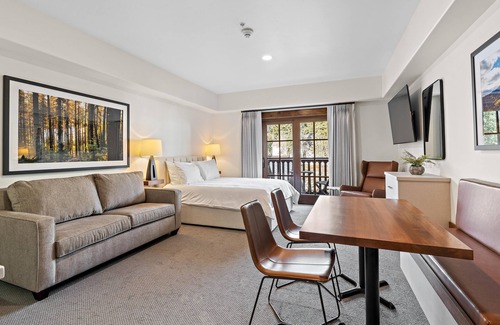 Tamarack Apartment | Relaxing Studio with Balcony