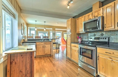 King Cottage | Relaxing Taylor Lake Retreat directly on the Chain of Lakes