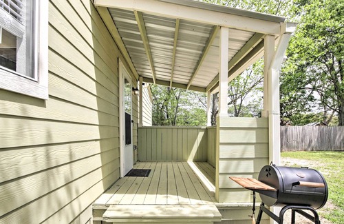 Tomball Cottage | Relaxing Tomball Retreat: Walk to Main Street