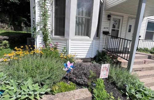 Downtown Dubuque House | Relaxing Townhouse Downtown Dubuque