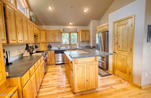 Torreon Ski Chalet | Relaxing Treetop Views, Fun for Your Family of 12