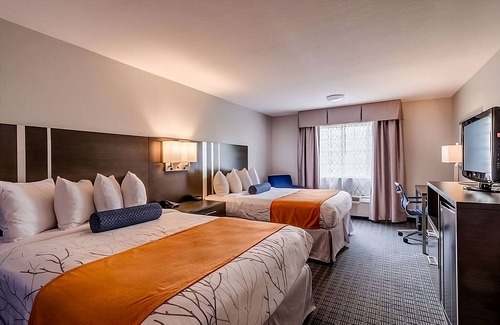 Lexington Resort | Relaxing Unit Near Attractions in GuestHouse Lexington, Parking, Pool!