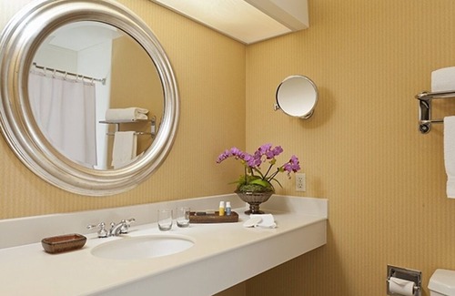 Barron Park Hotel | Relaxing Unit with Heated Pool, Free Breakfast & Parking Near Stanford