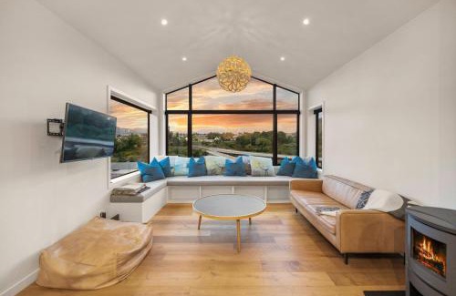 Kelvin Heights House | Remarkable River Retreat