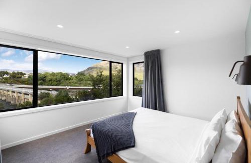 Kelvin Heights House | Remarkable River Retreat