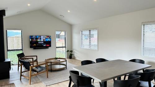 Kawarau Falls House | Remarkable Stay with Mountain View’s