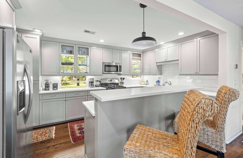 Scanlonville House | Remleys Row- mins to Shem Creek and dtwn chs