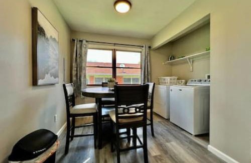 Lindenwald House | Remodeled 2 BDRM Ranch Attached Home Liberty, TWP