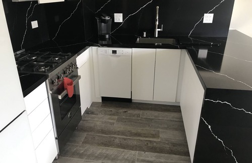 Pacific Heights Apartment | Remodeled 2-BR Pacific Heights,SF Gem with Deck in Historic 1883 Building