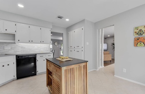 Austin House | Remodeled 3BR, 2.5 Bath Dog-Friendly Retreat w/Large Backyard