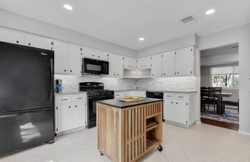 Austin House | Remodeled 3BR, 2.5 Bath Dog-Friendly Retreat w/Large Backyard