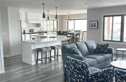 Clear Lake House | Remodeled 5-bedroom 3-Bath house for your family fun!