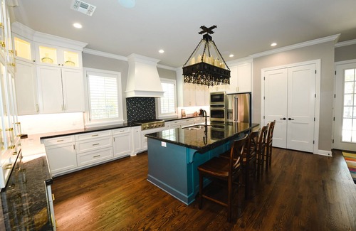 Oakwood House | Remodeled Aggieland Historic Home/Gameday Retreat