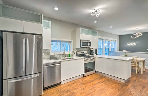 Chatham Apartment | Remodeled Chicago Apartment < 9 Mi to Downtown