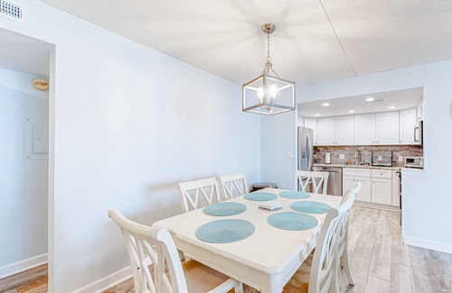 North Ocean City Condo | Remodeled condo with beach views, balcony, pools, gym, tennis & AC
