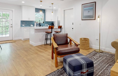 South Manchaca House | Remodeled dog-friendly home near downtown with patio, streaming & AC