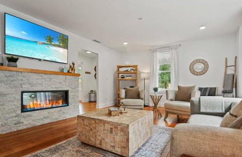 St. Augustine House | Remodeled Historic 1800s Carriage House, The Castle Garden, Colonial Modern Mansion